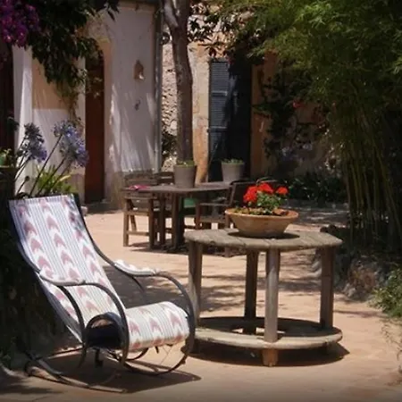 Hotel Montaner 3*